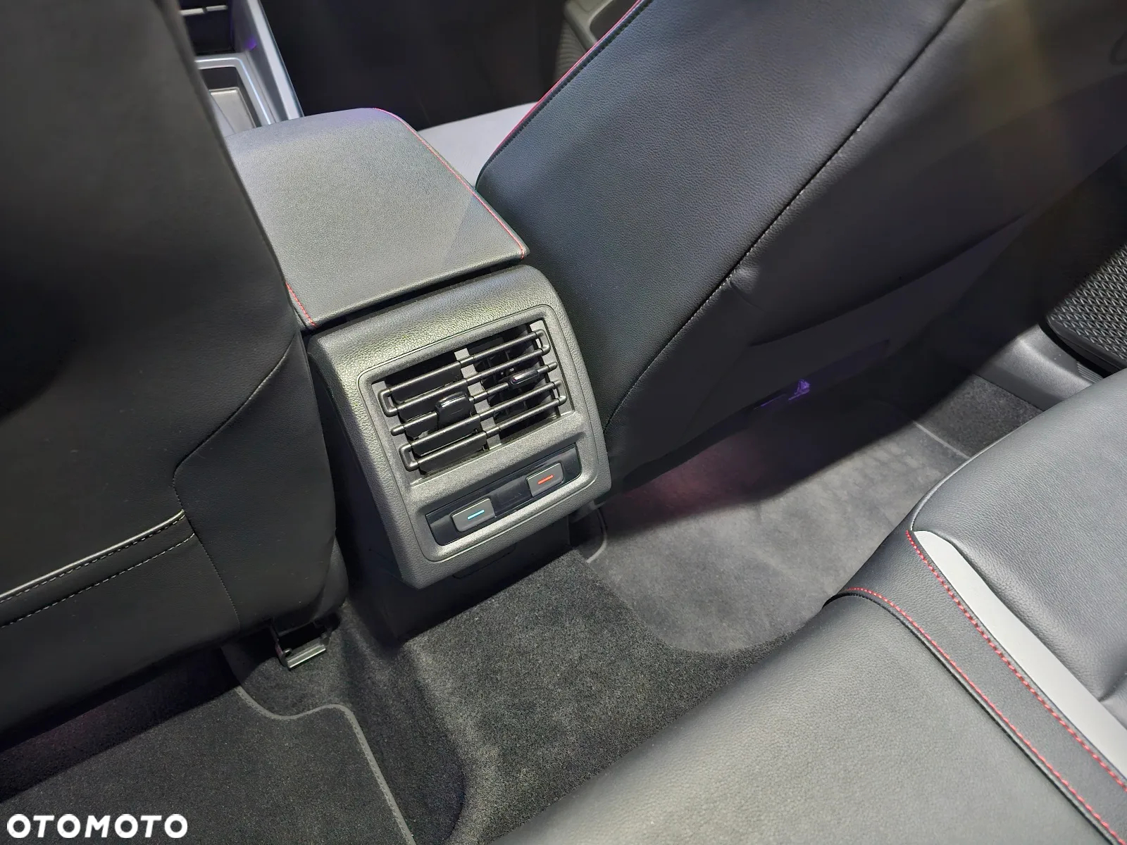 Volkswagen Golf VIII 2.0 TSI GTI DSG - 20