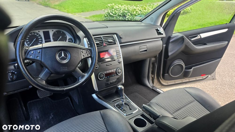 Mercedes-Benz Klasa B 200 CDI Autotronic - 38