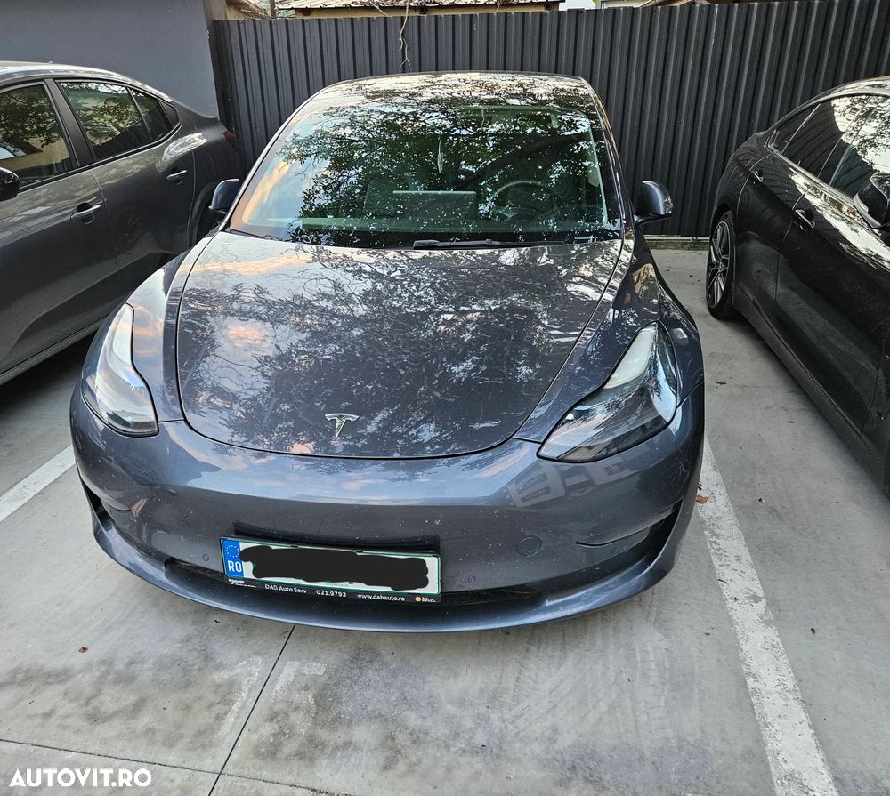 Tesla Model 3 - 1