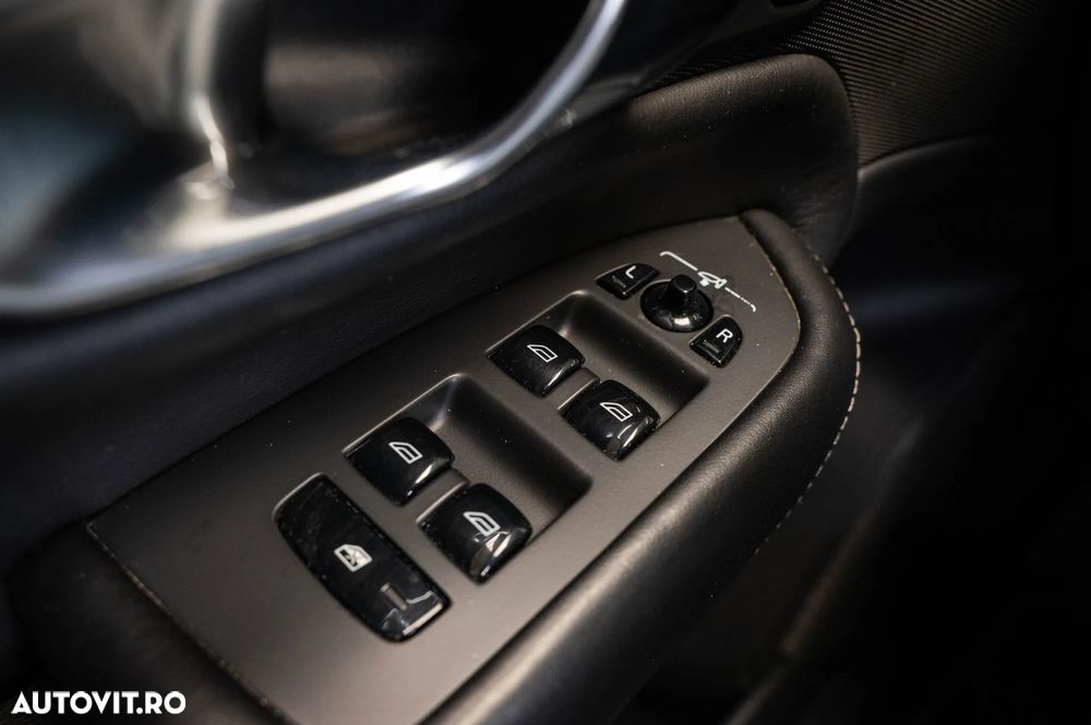 Volvo XC 90 D5 AWD Geartronic RDesign - 28