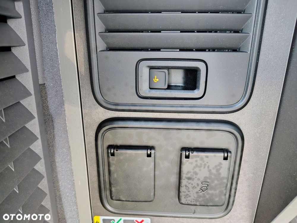 Volkswagen california Nowa California Beach silnik: 2,0 l TDI SCR 150 KM / skrzynia biegów: 7-biegowa DSG rozstaw osi: 3124 mm - 11