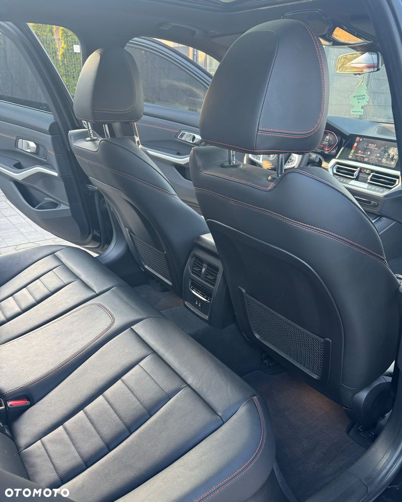 BMW Seria 3 330i xDrive Sport - 37