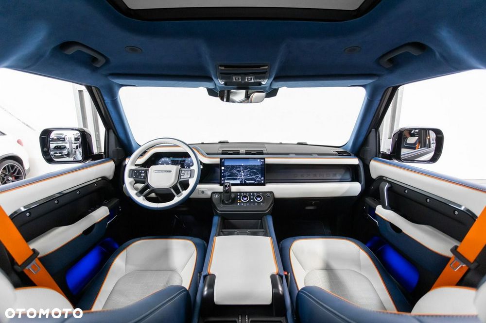 Land Rover Defender - 27