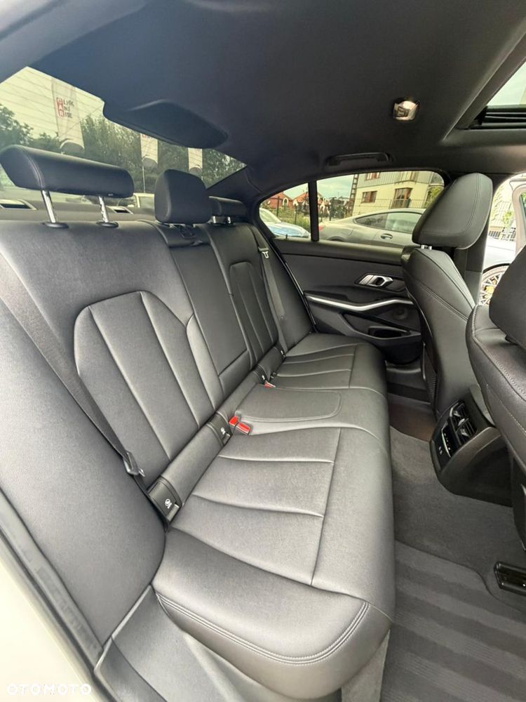 BMW Seria 3 330i Sport Line - 8