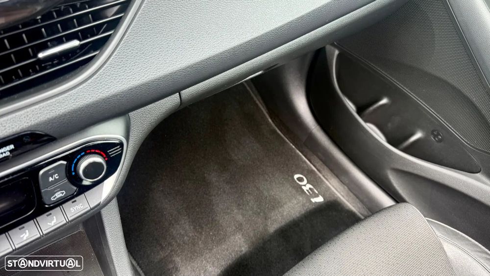 Hyundai i30 SW - 12
