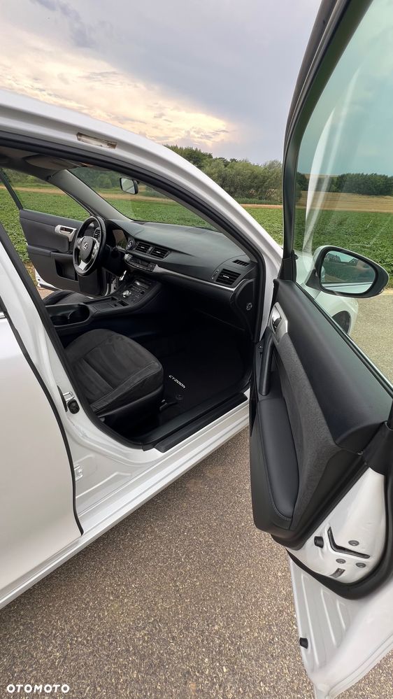 Lexus CT - 16