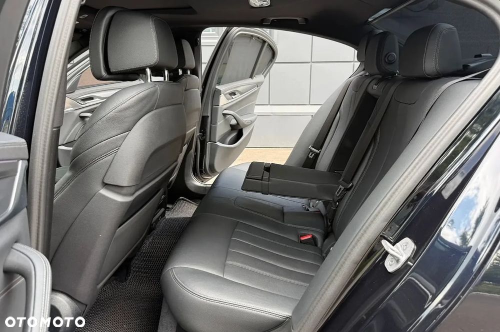 BMW Seria 5 530i xDrive M Sport Edition - 26