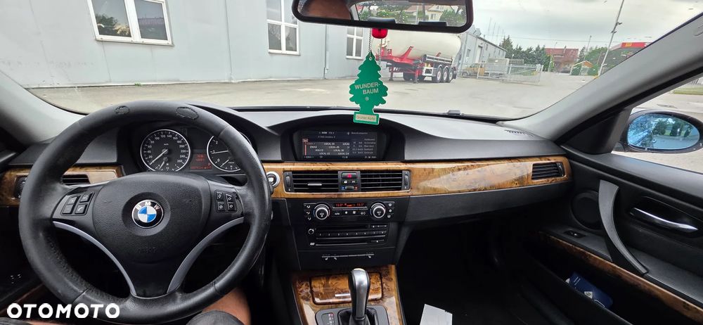 BMW Seria 3 318i - 12