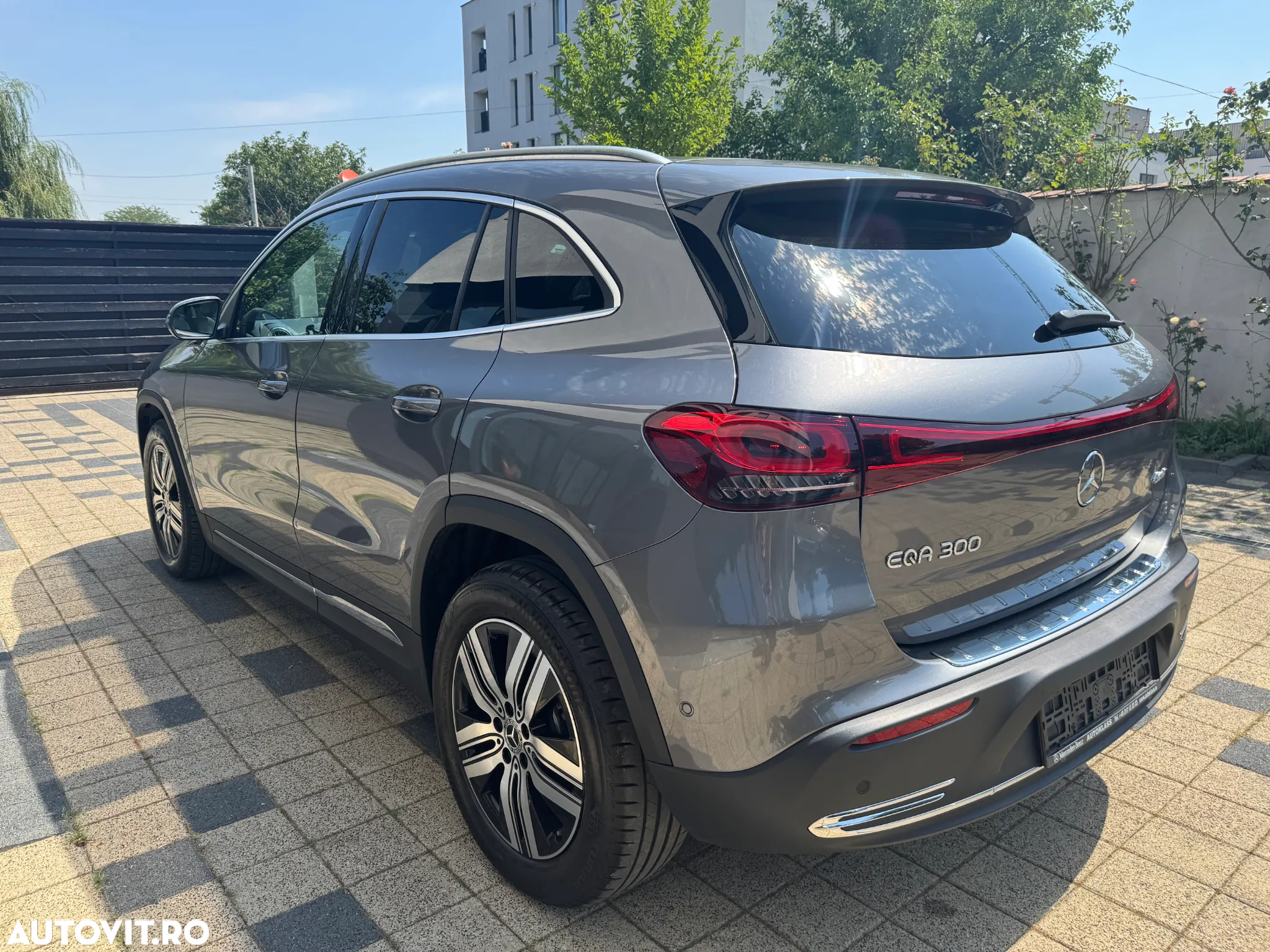 Mercedes-Benz EQA 300 4MATIC - 5