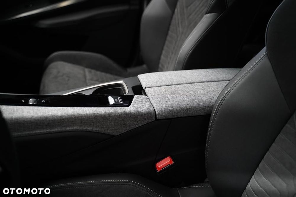 Peugeot 3008 1.2 PureTech mHEV GT Exclusive e-DCS6 - 26