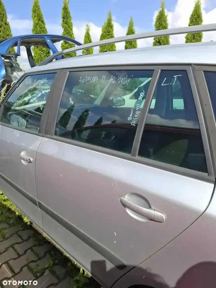 DRZWI SKODA FABIA II 2011r - 3