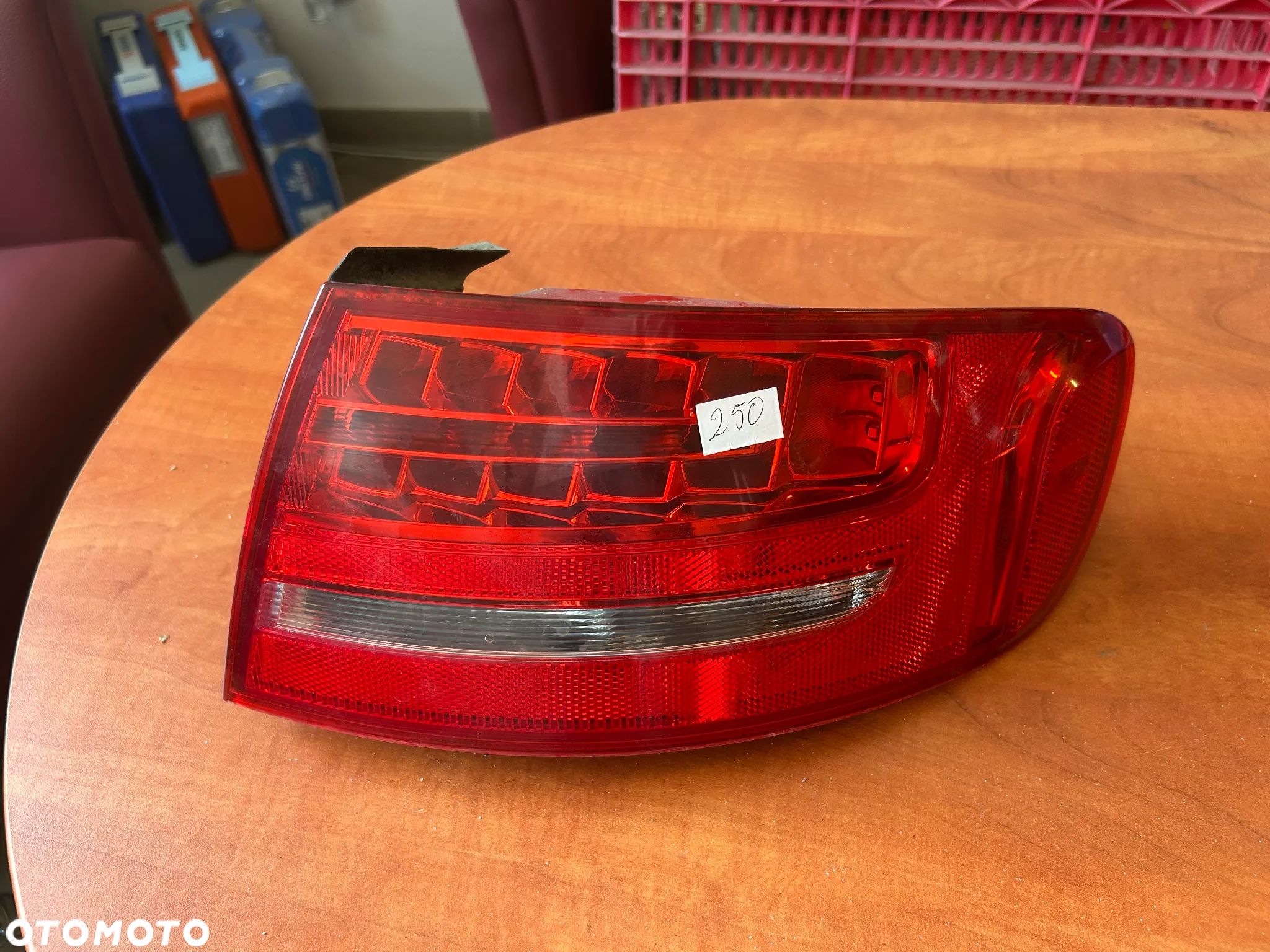 LAMPA PRAWA TYŁ AUDI A4 B8 KOMBI 8K9945096 - 1