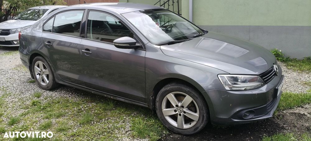 Volkswagen Jetta - 2