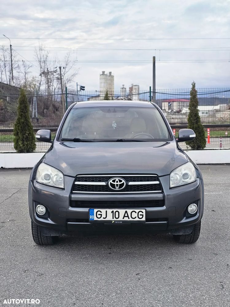 Toyota RAV4 2.2 D-4D 4x4 Automatik Executive - 2