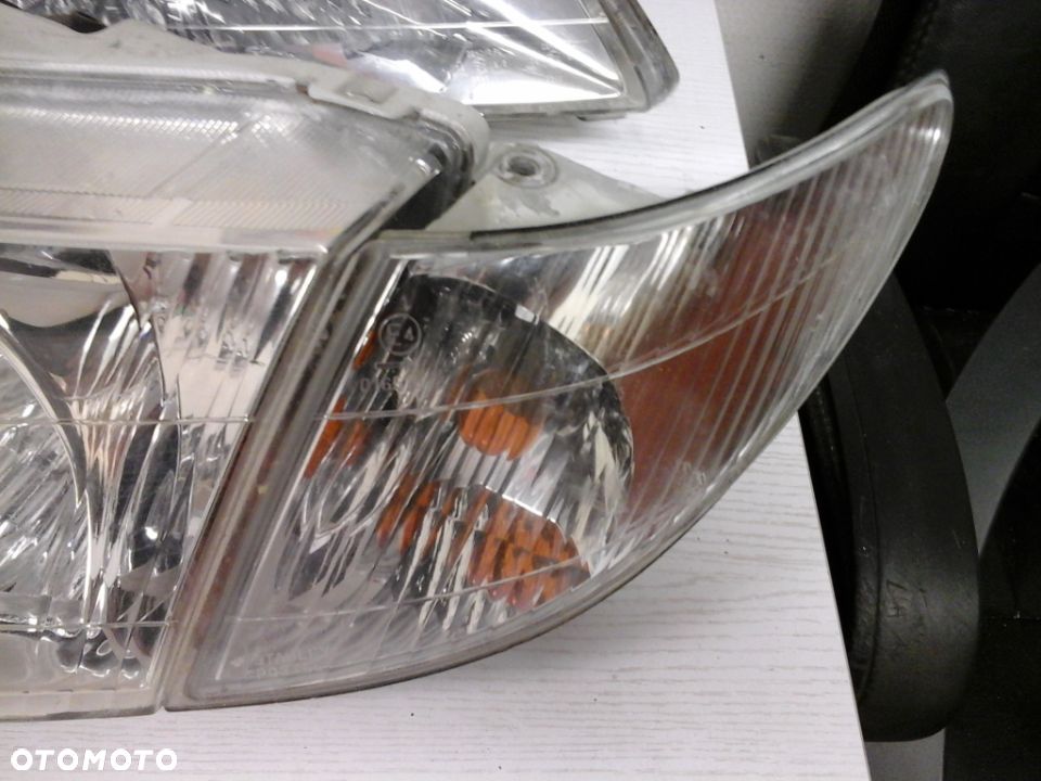 REFLEKTOR PRAWY MAZDA PREMACY 98-01 - 5
