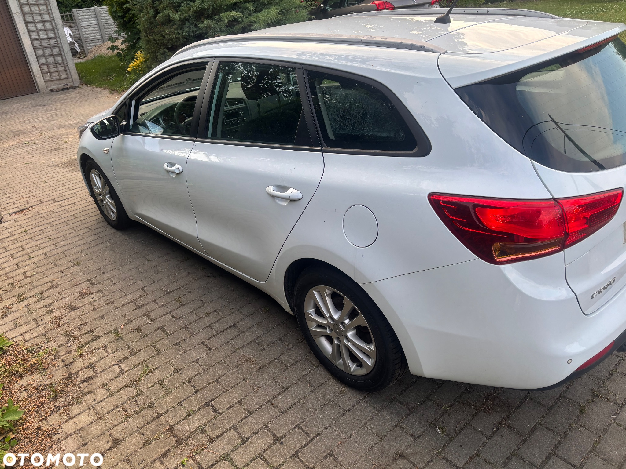 Kia Ceed - 10