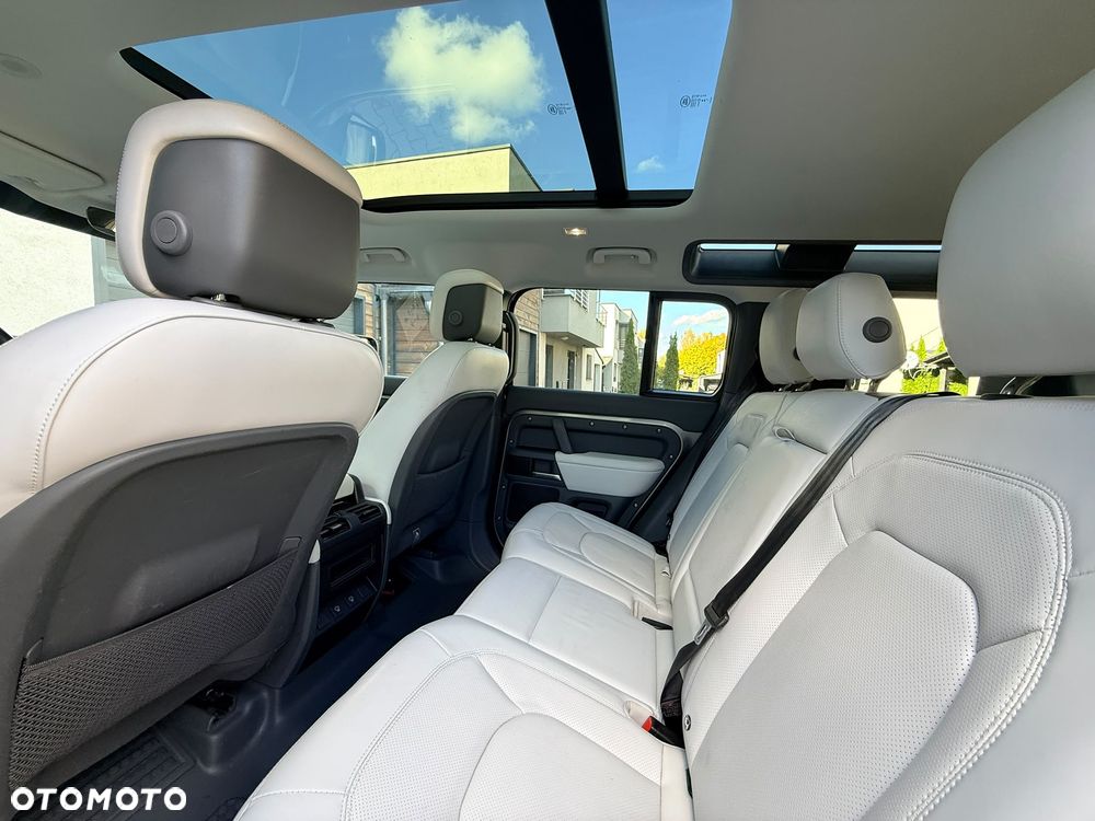Land Rover Defender 3.0 D300 mHEV X-Dynamic HSE - 24