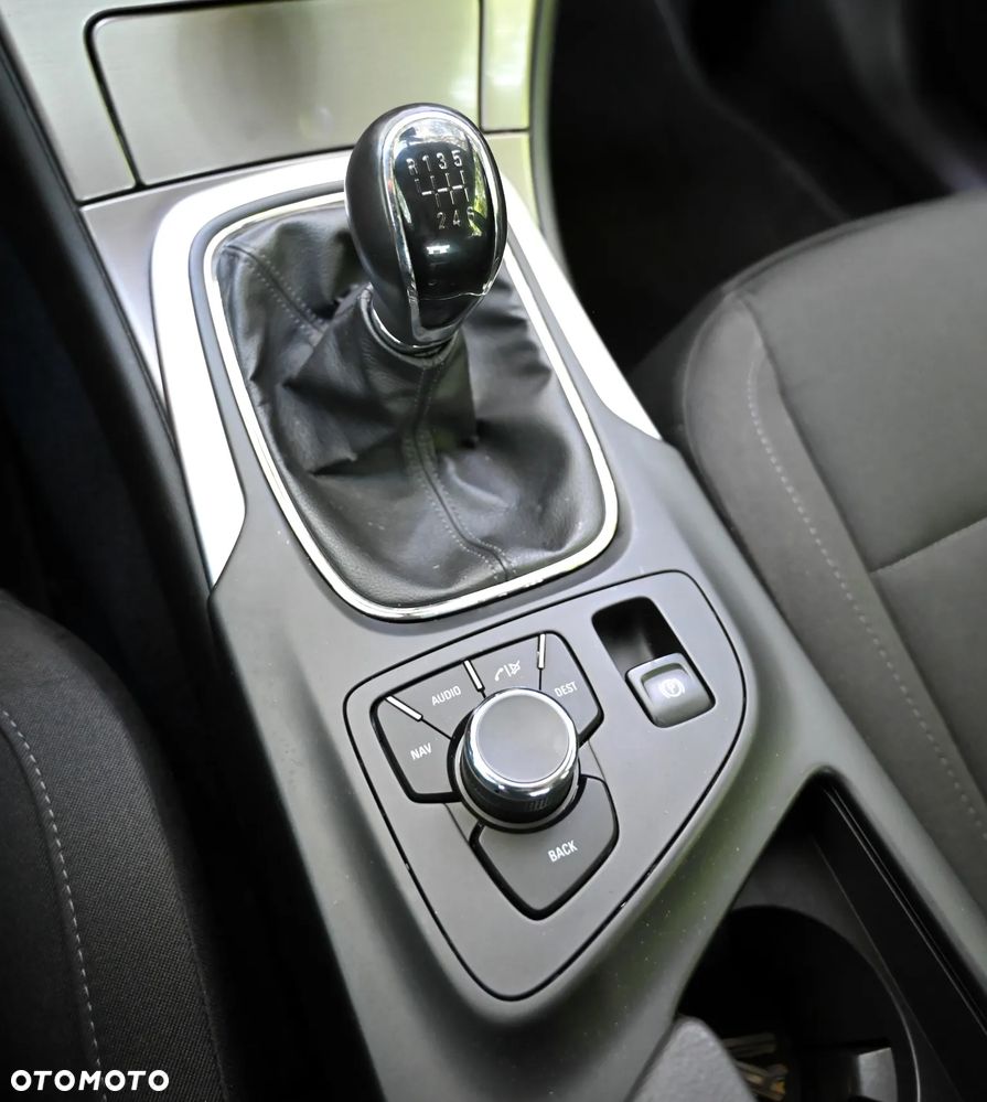 Opel Insignia 1.6 - 24