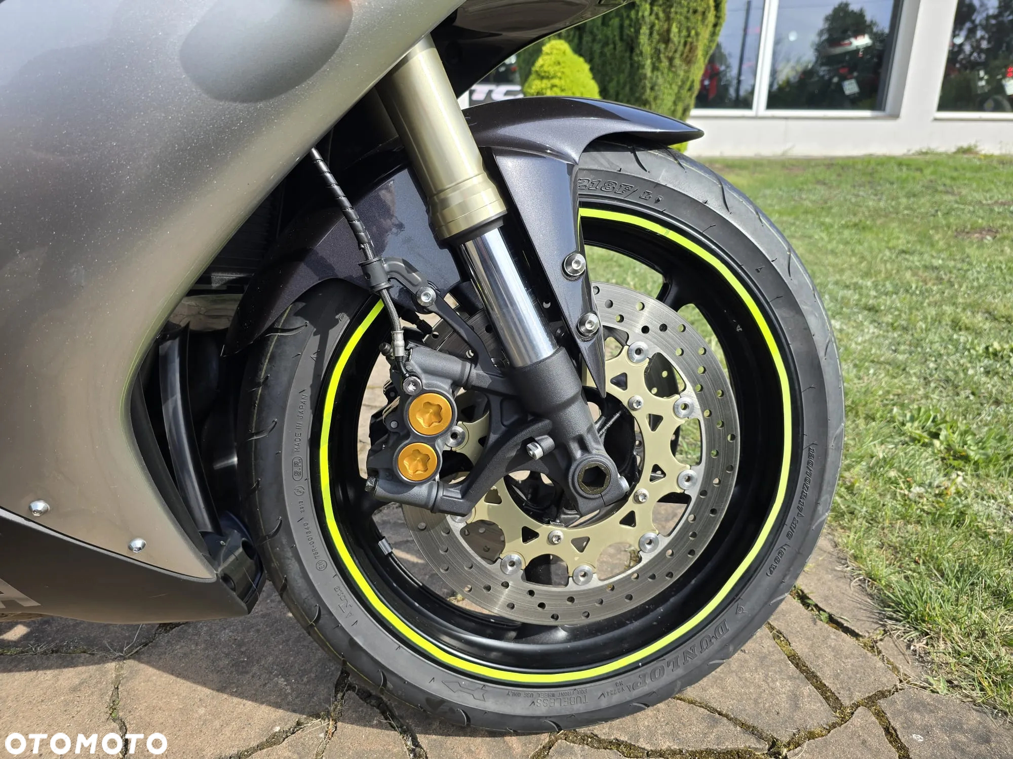 Yamaha R1 - 12