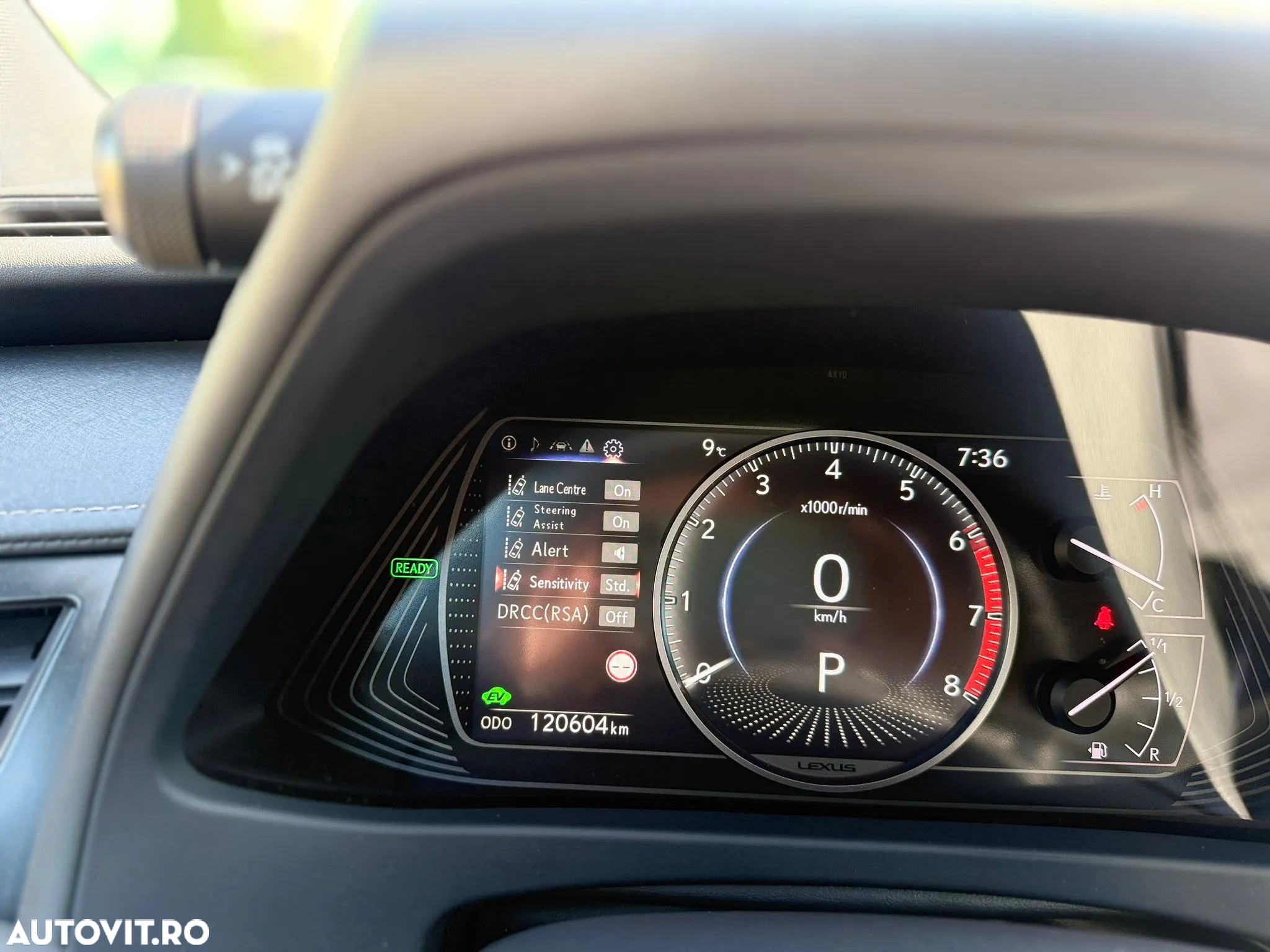 Lexus UX 250h 2.0L HEV 20H- (178 HP) 4X2 CVT Executive - 7