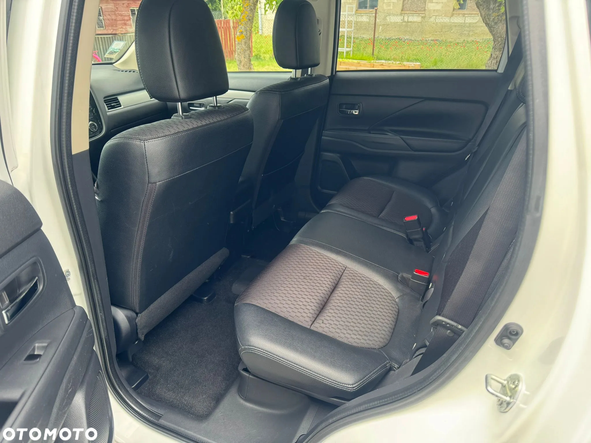 Mitsubishi Outlander - 11