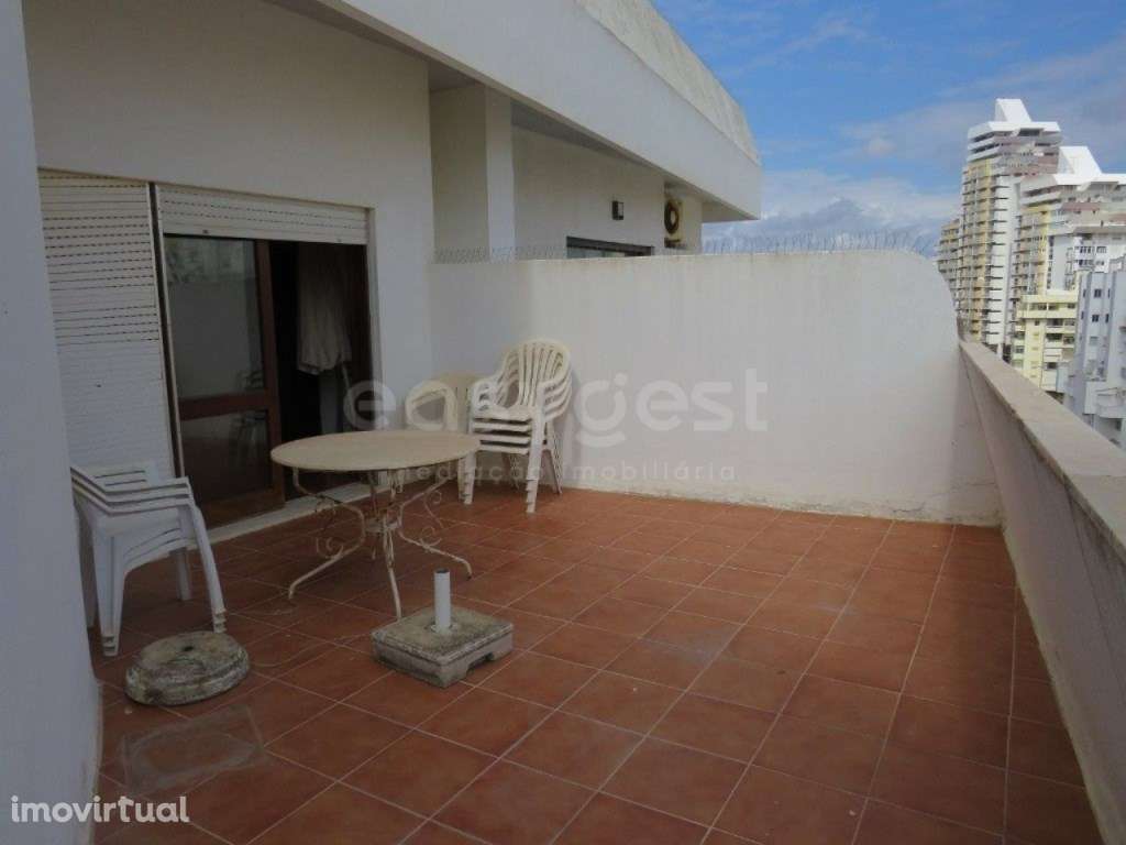 Apartamento T2 com terraço localizado na Vila de Armação de Pêra - Grande imagem: 5/26