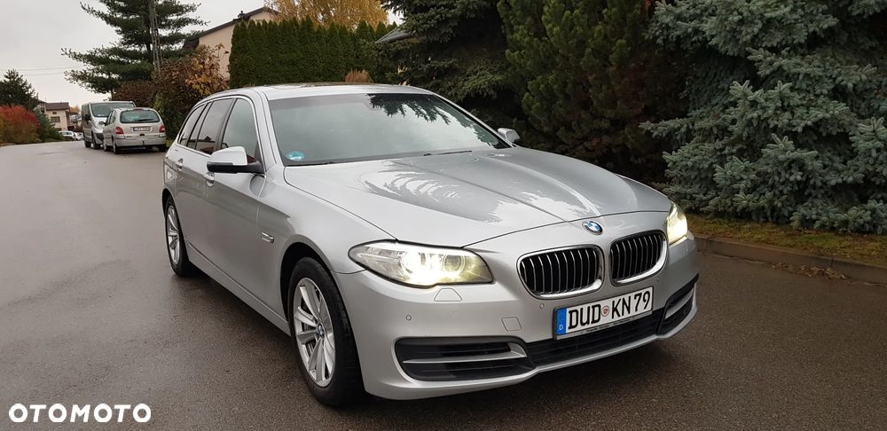 BMW Seria 5 525d Touring Sport-Aut - 9