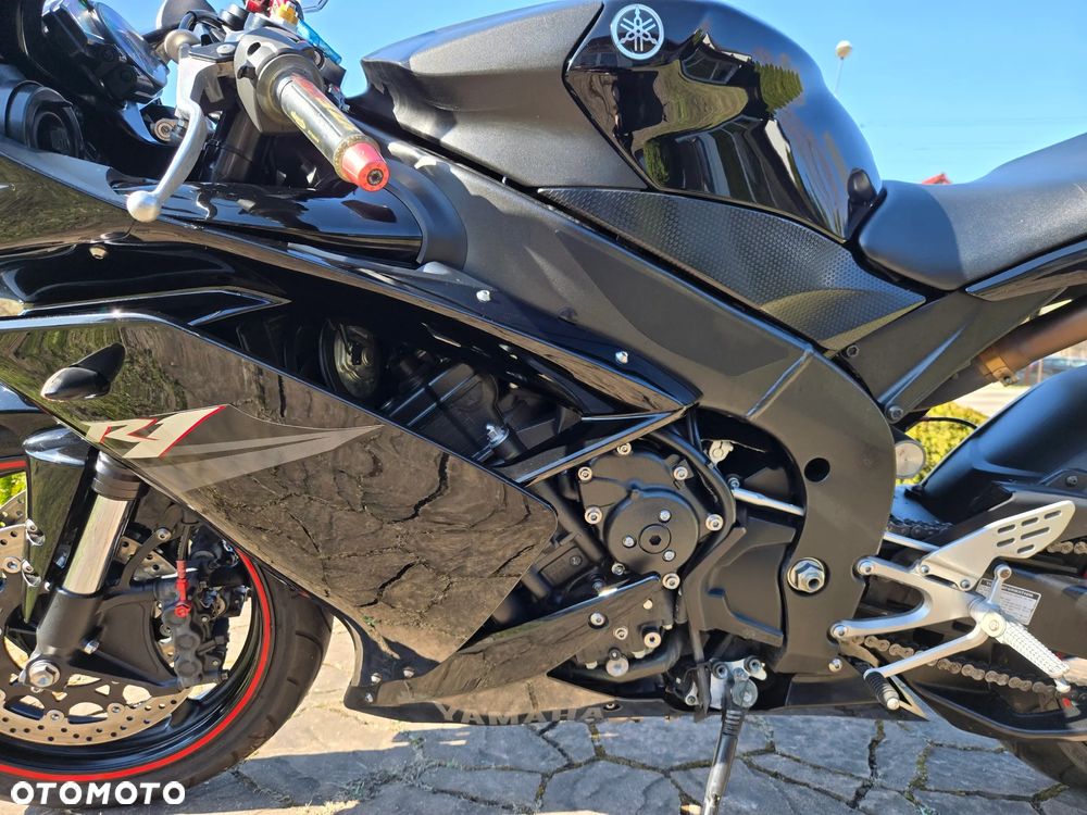 Yamaha R1 - 13