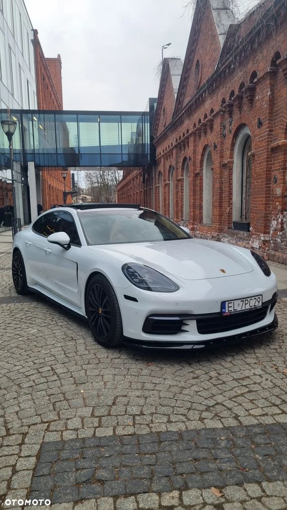 Porsche Panamera 4 - 35
