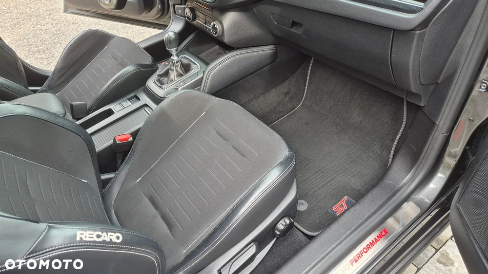 Ford Focus 2.0 EcoBlue ST - 6