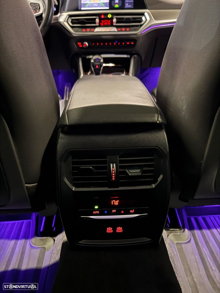 BMW 330 e Touring Pack Desportivo M Auto - 40