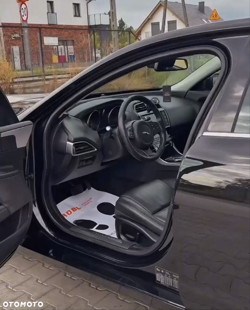 Jaguar XE - 5