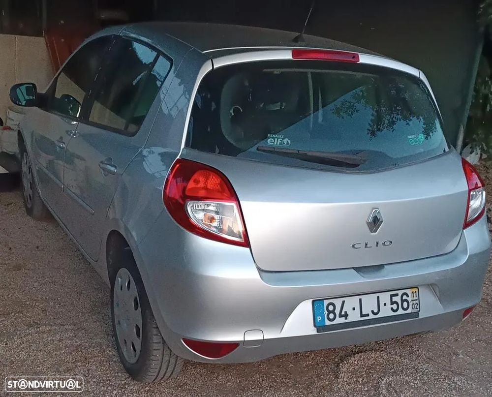 Renault Clio 1.2 16V Confort - 1