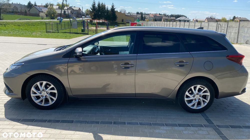 Toyota Auris 1.6 Premium - 3