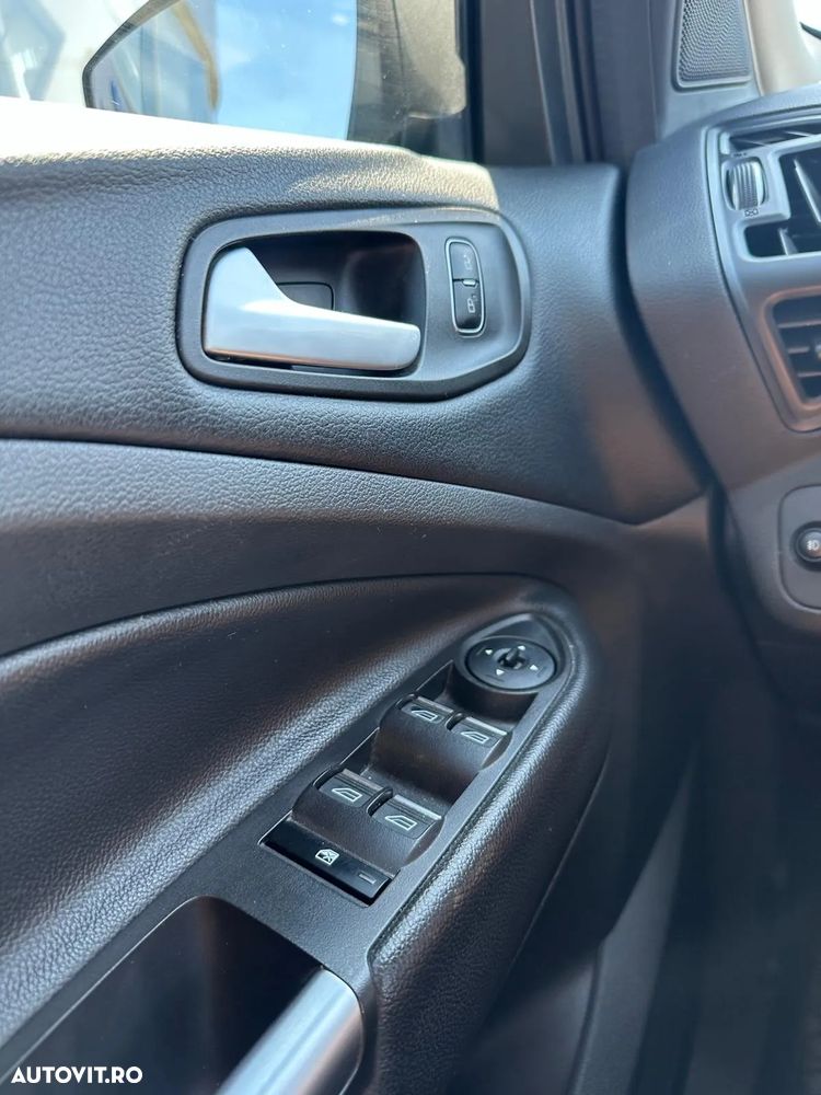 Ford Kuga 2.0 TDCi 4WD Powershift Titanium - 7