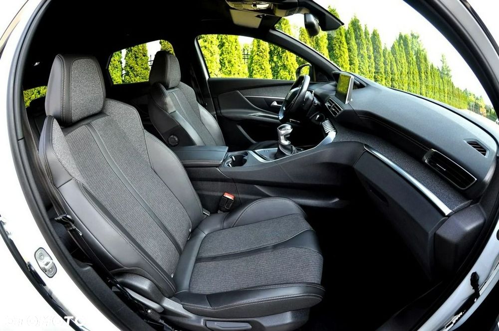 Peugeot 3008 1.2 PureTech Allure S&S - 21