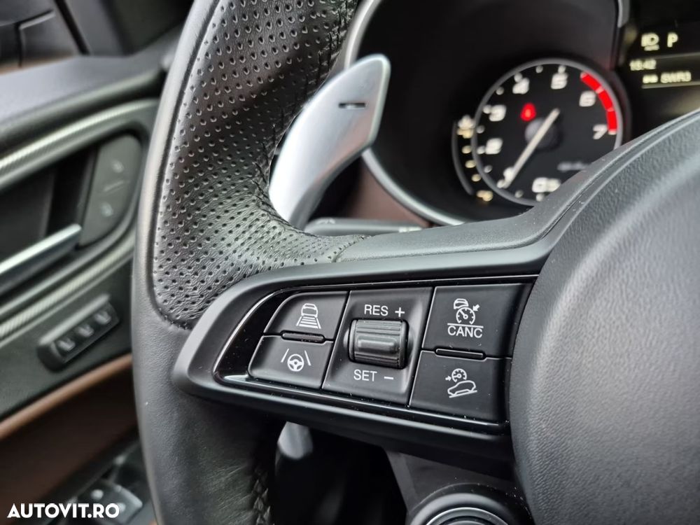 Alfa Romeo Stelvio 2.0 Turbo 16V AT8-Q4 Veloce - 16