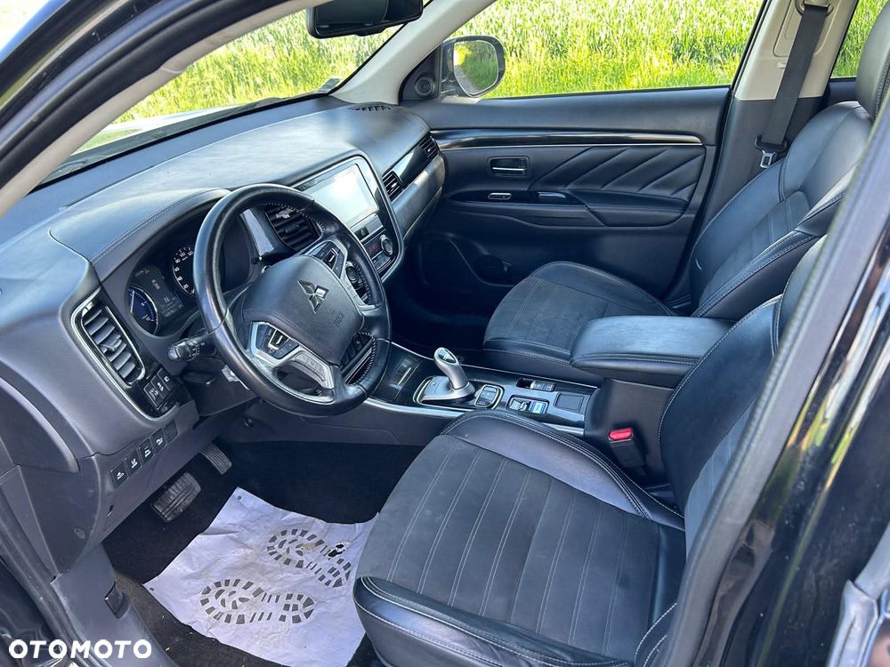 Mitsubishi Outlander - 11
