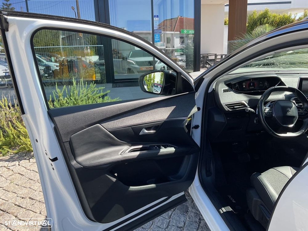 Peugeot 3008 1.5 BlueHDi Allure Pack EAT8 - 18