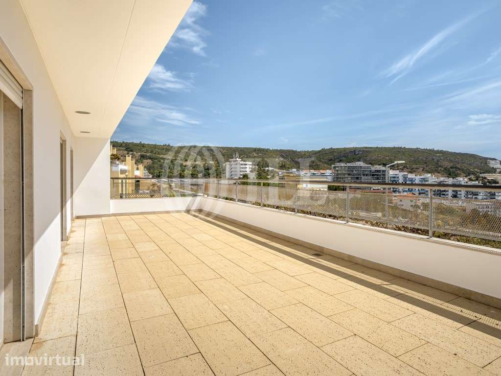Moradia T4 com piscina e vista mar, na Baía de Sesimbra - Grande imagem: 4/40