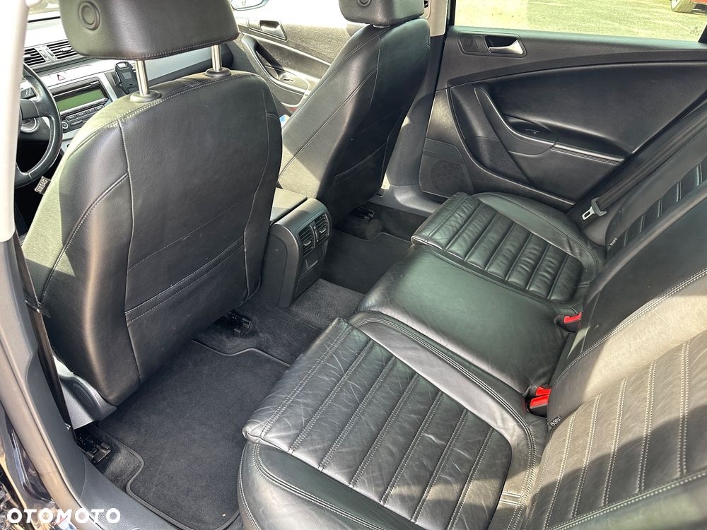 Volkswagen Passat 2.0 TDI DPF Comfortline - 24