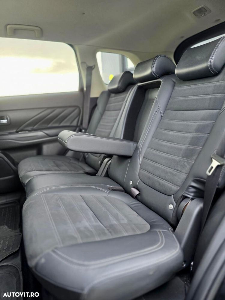 Mitsubishi Outlander PHEV 2.4 L 4X4 Instyle+ - 18