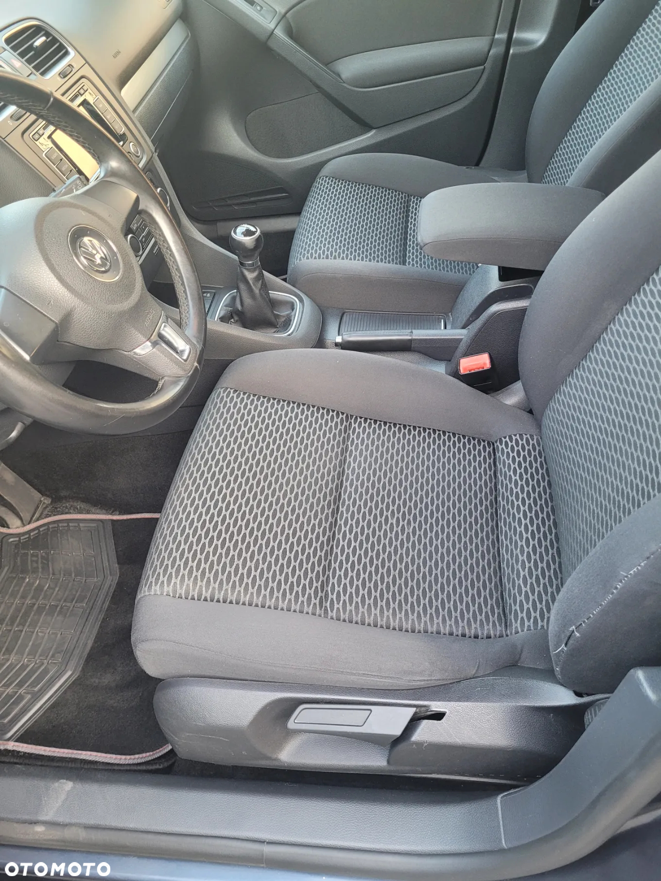Volkswagen Golf VI 1.6 TDI BlueMot Comfortline - 13