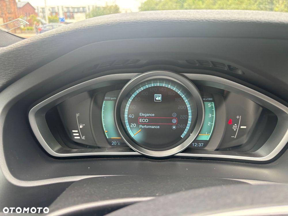 Volvo V40 D2 R Design - 17