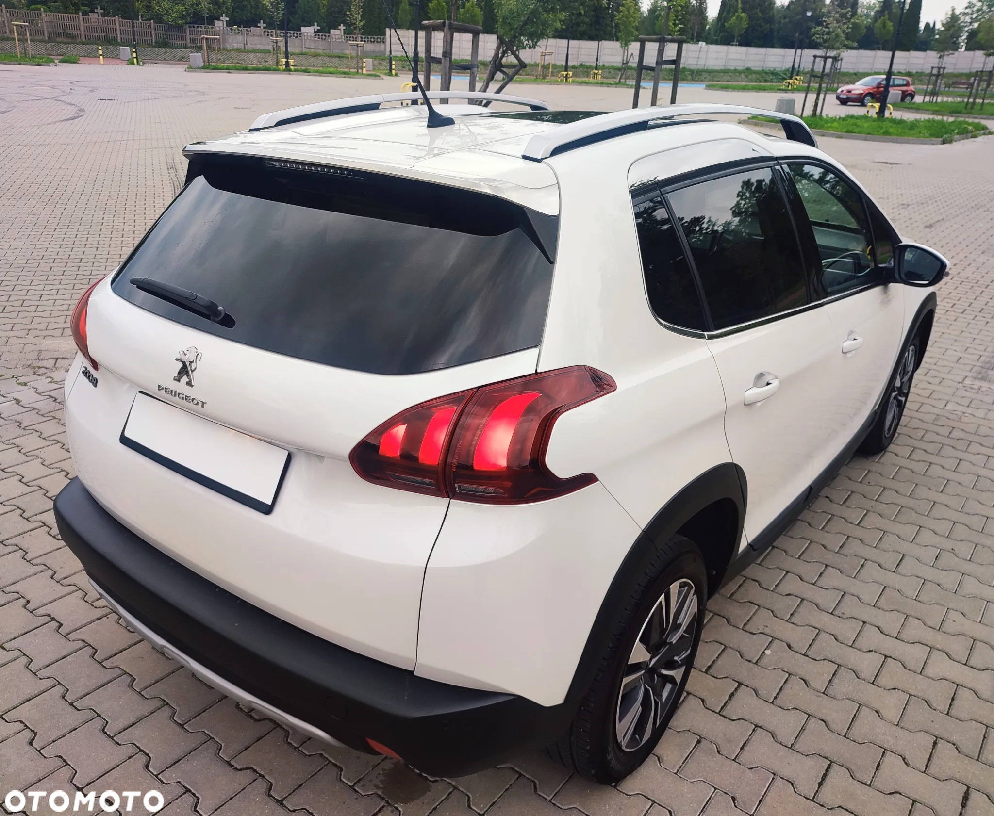 Peugeot 2008 1.6 BlueHDi Allure S&S - 6