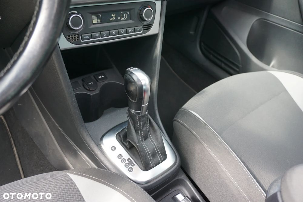 Volkswagen Polo 1.6 TDI DSG Life - 23