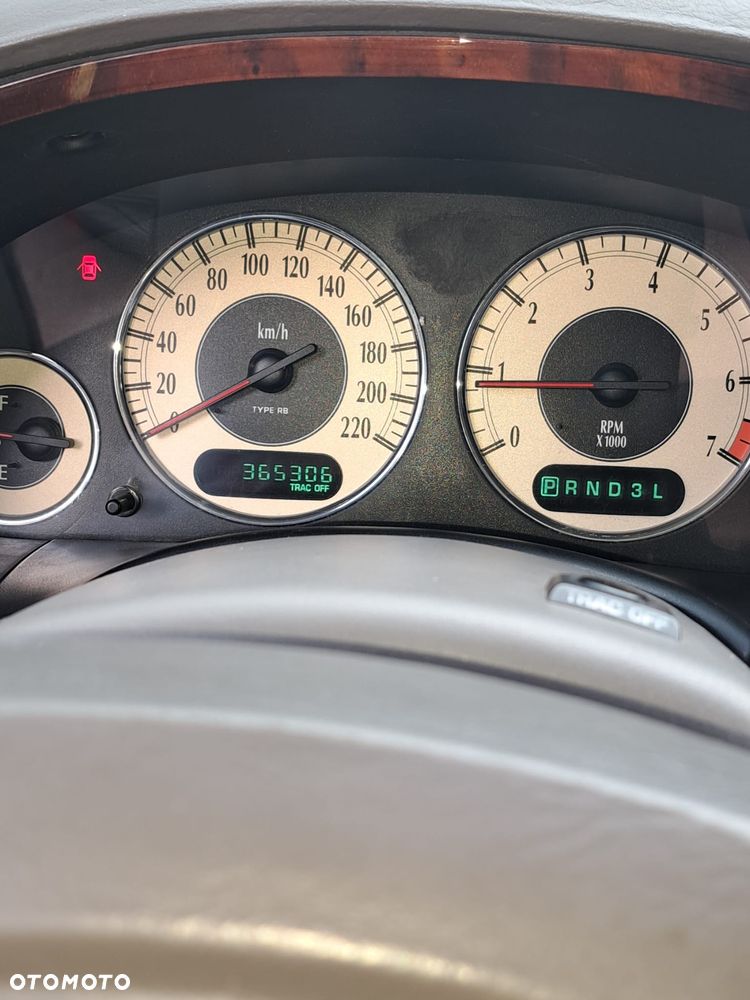 Chrysler Grand Voyager 3.3L Limited - 24