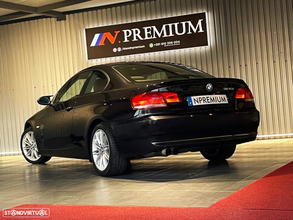 BMW 320 i Coupe - 13
