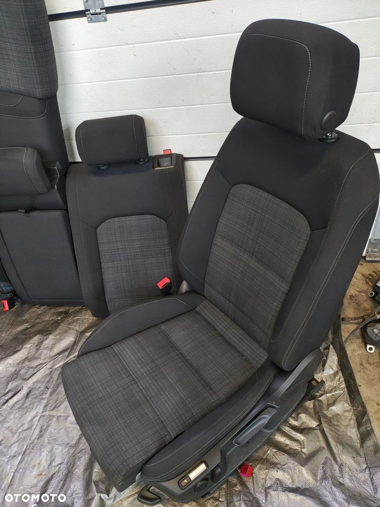 VW Passat B8 LIFT  fotele kanapa masaż super stan Mały Przebieg - 2