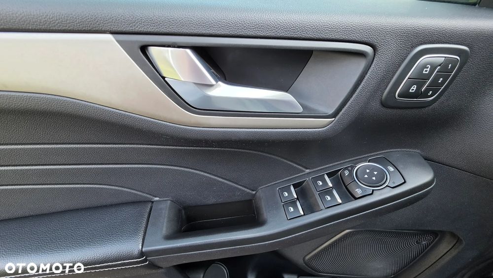 Ford Kuga - 28
